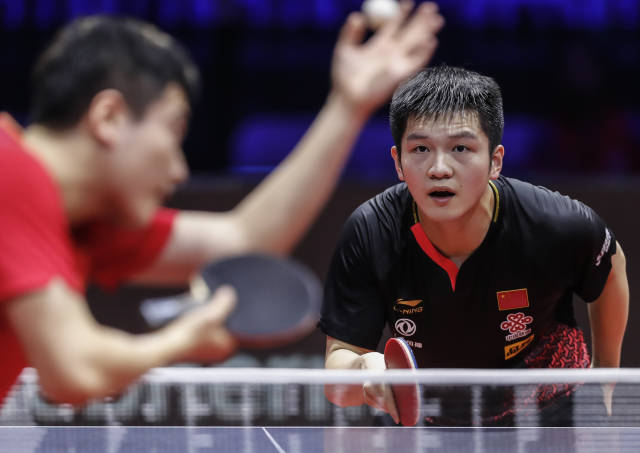 通过紧密的 通过紧密的